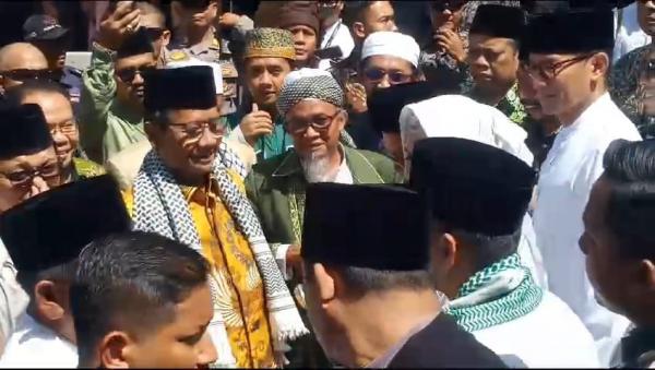 Mahfud MD Silaturahmi ke Ponpes Miftahul Huda Manonjaya Tasikmalaya Disambut Ribuan Santri
