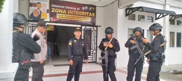 Operasi Mantap Brata 2024, Brimob BKO Polda Aceh Patroli di Pidie Jaya