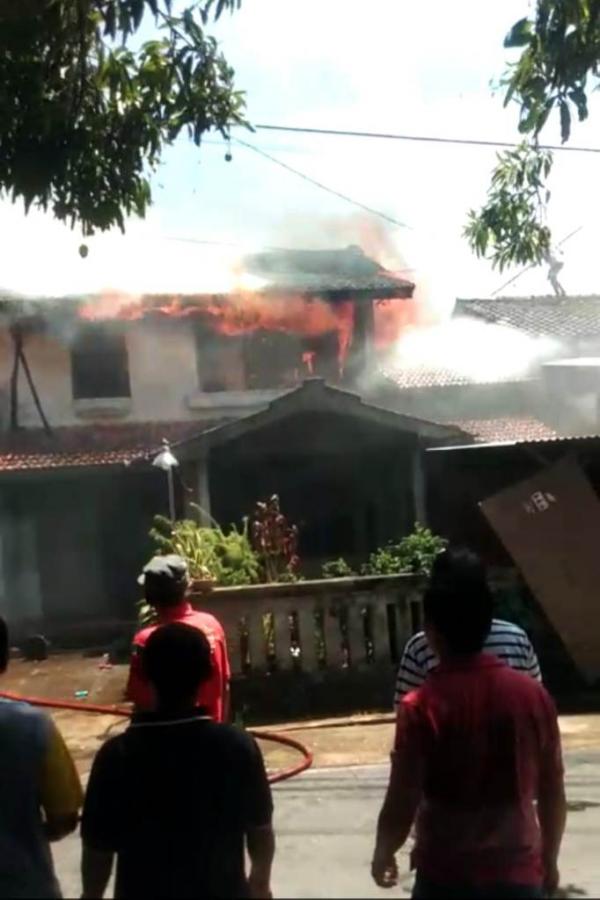 Sebuah Rumah Berlantai Dua di Boyolali Hangus Terbakar