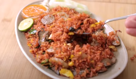 Praktis dan Cepat! Resep Nasi Goreng Merah Khas Makasar Ala Chef Devina