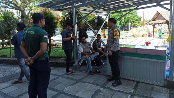 Patroli Dialogis Polsek Cihideung Tingkatkan Keamanan di Objek Wisata TeeJay Waterpark Tasikmalaya