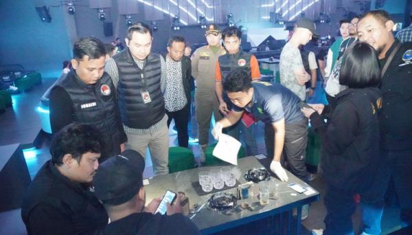 Satpol PP Kab. Tangerang Bersama Tim Gabungan Razia THM, Tes Urine 39 Pengunjung