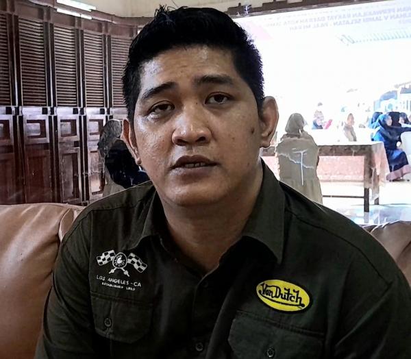 Anggota DPRD Kota Jambi Perindo M Redho Bantu Pedagang Tambaksari