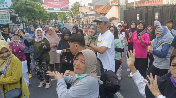 Rokhmat Ardiyan Jalan Sehat saat Car Free Day di Kuningan, Sapa Masyarakat