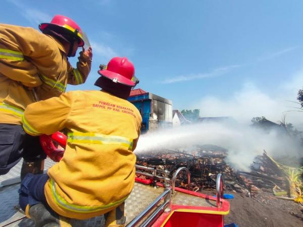 Ditinggal Hajatan, 1 Rumah dan 2 Sepeda Motor di Toroh Grobogan Ludes Terbakar
