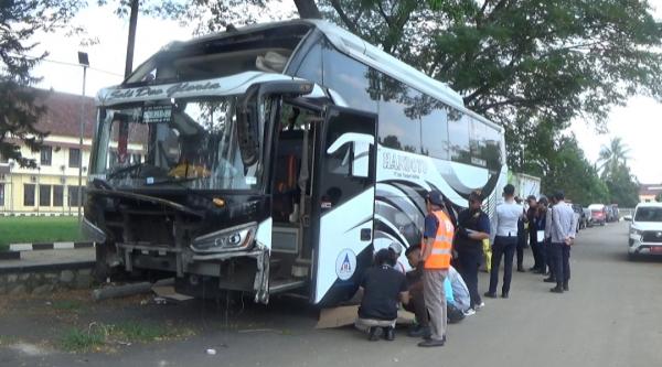 KNKT Investigasi Penyebab Kecelakaan Maut Bus PO Handoyo di Tol Cipali Purwakarta