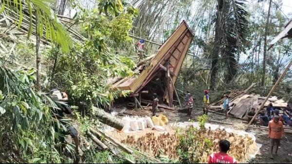 2 Lumbung dan 2 Rumah Warga di Toraja Utara, Rusak Diterjang Angin Puting Beliung