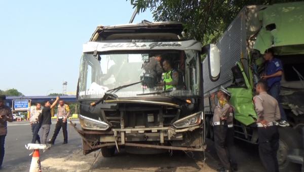 Polisi Tetapkan Sopir Bus PO Handoyo Jadi Tersangka Kasus Kecelakaan Maut di Tol Cipali