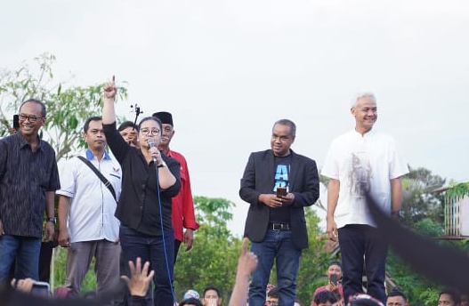 Capres Ganjar Pranowo Bersama Ketua TPD Ganjar-Mahfud Jateng Agustina Wilujeng Ajak Jaga TPS