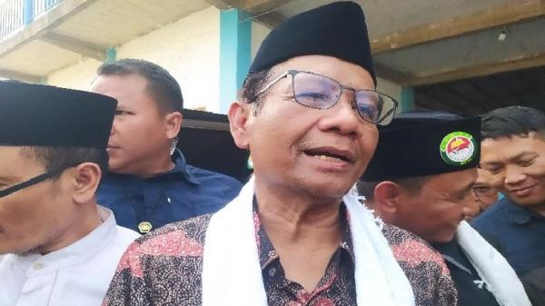 Mahfud MD Baca Amalan Doa yang Diajarkan Gus Dur, Saat Kunjungi Ponpes Sirnamiskin Bandung