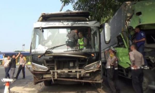Fakta-Fakta Kecelakaan Maut Bus Handoyo Terguling di Tol Cipali Tewaskan 12 Orang