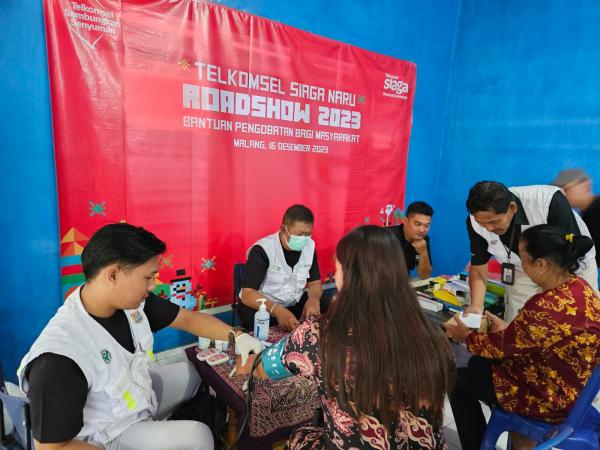 Sambut Nataru, Telkomsel Gelar Pengobatan Gratis Bagi Warga dan Pemberian Nutrisi Balita di Malang
