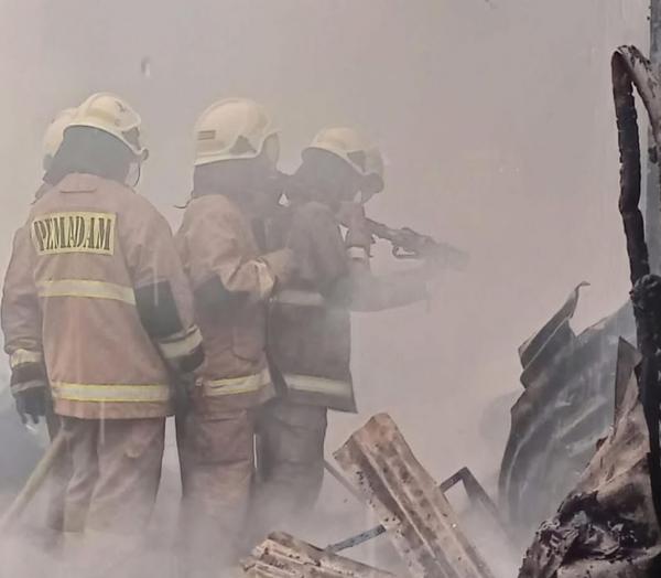Terjadi Kebakaran di Senen Jakarta Pusat, 14 Unit dan 70 Personel Dikerahkan Lokalisir Api