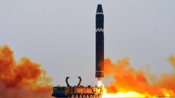 Geram, Kim Jong Un Tembakkan Rudal Balistik ke Laut Jepang