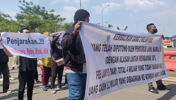 Puluhan Korban Investasi Bodong Indra Kenz Demo Polres Tangsel, Desak Kapolres Beri Atensi