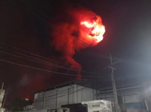 Kebakaran Hebat di Gudang Tiner Surabaya, Tiga Gudang Hangus Terbakar, Ada Enam Korban!