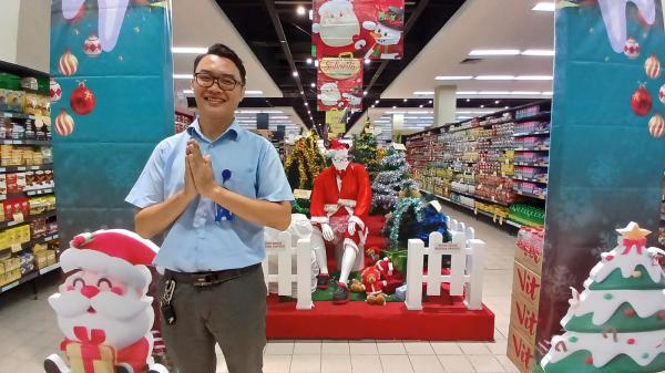 Supermarket Mall Plaza Asia Tasikmalaya Menawarkan Berbagai Pernak-Pernik Natal