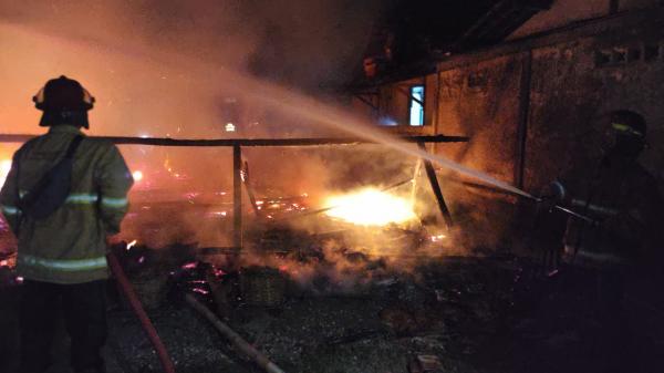 Ditinggal Ngopi, Rumah Seorang Warga di Kradenan Grobogan Ludes Terbakar