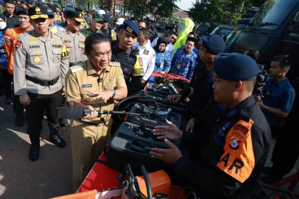 PJ Gubernur Banten Al Muktabar Pimpin Apel Gelar Pasukan dan Peralatan SAR