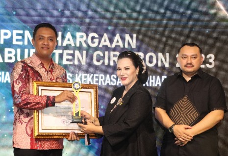 Polres Ciko Terima Penghargaan KPAID Kabupaten Cirebon
