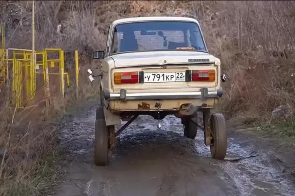 Vermak Sedan Tua jadi Mobil Off-Road, Karya Unik Tim Garage 54 Rusia