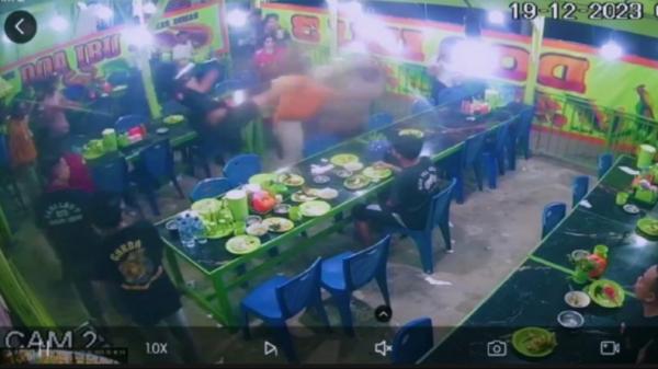 2 Pemuda di Kendari Dikeroyok Sekelompok Orang saat Makan di Warung, 1 Orang Meninggal