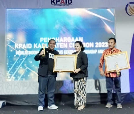 Kantor Hukum QMS Partner dan LKBH BIBIT Terima Penghargaan dari KPAID Kabupaten Cirebon