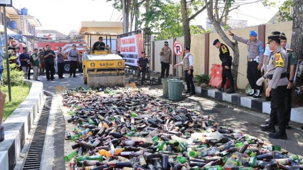 3.966 Botol Miras dan Narkotika Hasil KRYD 2023 Polres Tasikmalaya Kota Dimusnahkan