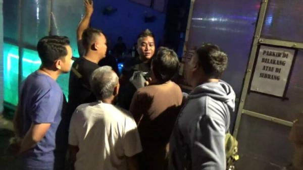 Ricuh Warga Bubarkan Paksa Dangdutan di Kafe Karaoke di Grobogan