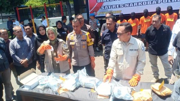 Polisi Gagalkan Peredaran 7 Kg Sabu untuk Pesta Tahun Baru di Bandung, 6 Bandar Ditangkap