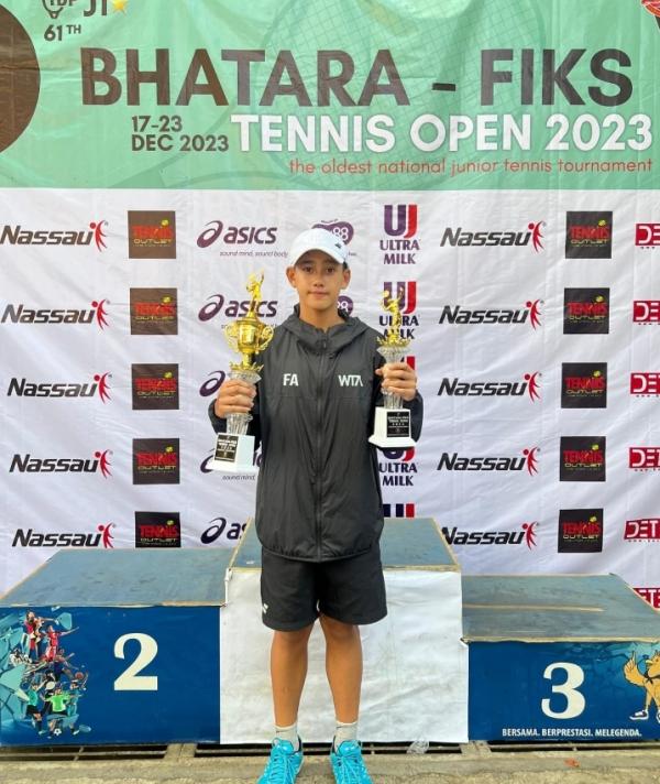 Petenis Remaja Kabupaten Bogor Fakhri Akbar Sabet Juara Tiga Batara-Fiks Tennis Open 2023 di Bandung