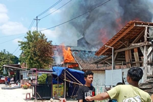 Pemilik Salat Jumat, Dua Rumah Warga Karangrayung Terbakar Kerugian Rp1,2 Miliar
