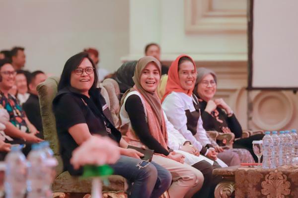 Agatha Retnosari Sebut Ganjar-Atikoh Model Keluarga Ideal Indonesia