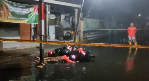 Suami Istri Tewas Tersengat Listrik saat Terjebak Banjir, Tergeletak di Bawah Tiang listrik