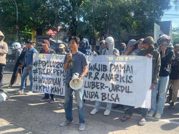 Aksi Unjuk Rasa di Kantor KPU Gowa, APMI: Tolak Pemilu Kotor dan Anarkis
