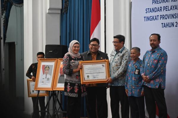 Bupati Indramayu Raih Penghargaan Ombudsman RI soal Pelayanan Publik