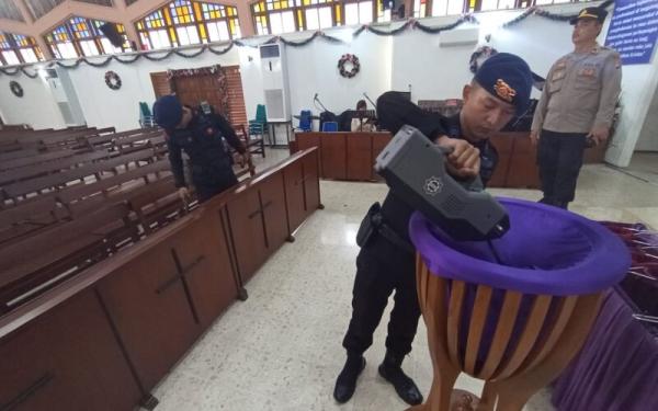 Antisipasi Teror saat Natal 2023, Jibom Polda Jabar Sterilisasi 7 Gereja di Bandung