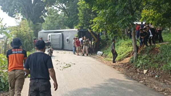 Bus Rombongan Pramuka MAN Ciamis Terguling di Sumedang, 14 Orang Luka-Luka