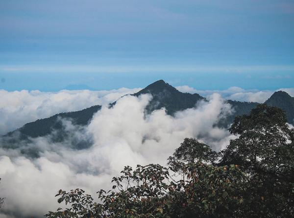 Menguak Fakta Mistis Gunung Pulosari, Petilasan Sunan Gunung Jati dan Syech Maulana Hasanudin