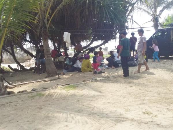 Pantai Karang Beureum Cihara Jadi Tempat Wisata Favorit Keluarga