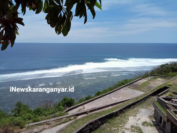 Pantai Gunung Payung Mutiara Terpendam Dibalik Kokohnya Batu Karang Pulau Dewata Bali