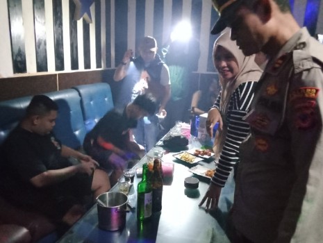 Razia Hiburan Malam di Kota Cirebon, Polisi Amankan 1 Pengunjung Bawa Obat Terlarang