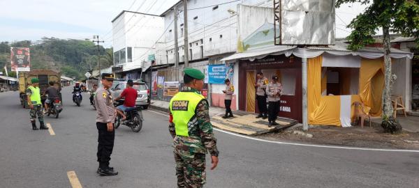 Unsur TNI/Polri Gatur Arus Lalin di Jalur Jabar Seletan Cianjur