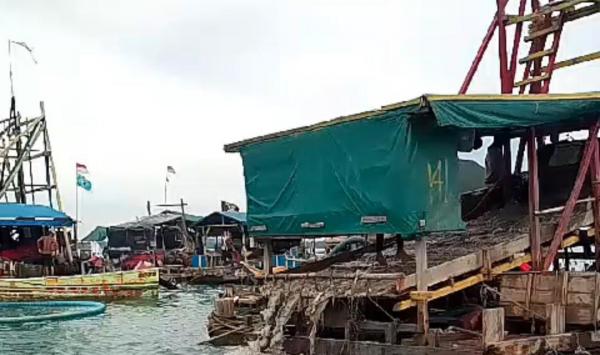 Ratusan Ponton Rajuk Ilegal Beroperasi Menambang Timah di Belo Laut Mentok
