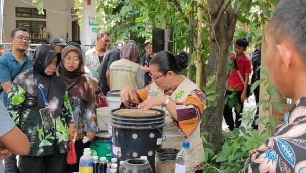Warga Lamongan Belajar Kelola Sampah di Kampung Edukasi Sampah Sidoarjo