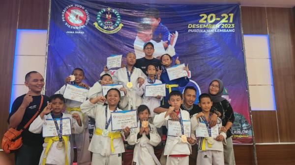 Persatuan Judo Jatiluhur Purwakarta Borong Medali pada Kejuaraan Pelajar Judo Zona 2 Jabar