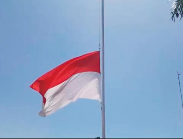 Penghormatan Kepada Lukas Enembe,  Pemprov Papua Kibarkan Bendera Setengah Tiang