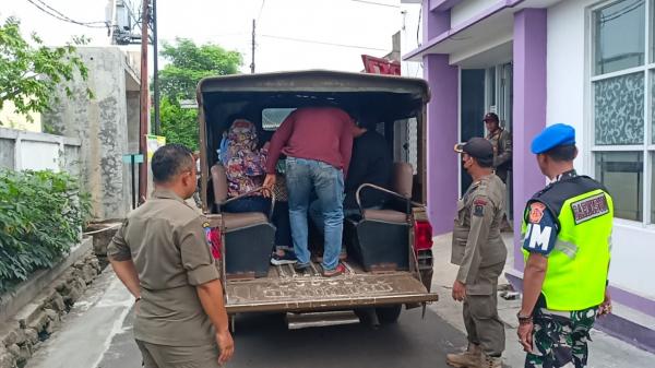 Satpol PP di Cirebon Razia Belasan Pasangan Mesum di Kos-kosan, Temukan Berbagai Alat Kontrasepsi