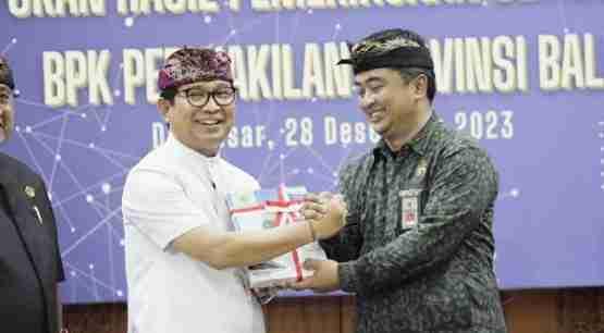 Terima LHP dari BPK Perwakilan Bali, Sekda Adi Arnawa Ajak Jajaran Pemkab Badung Bekerja Maksimal