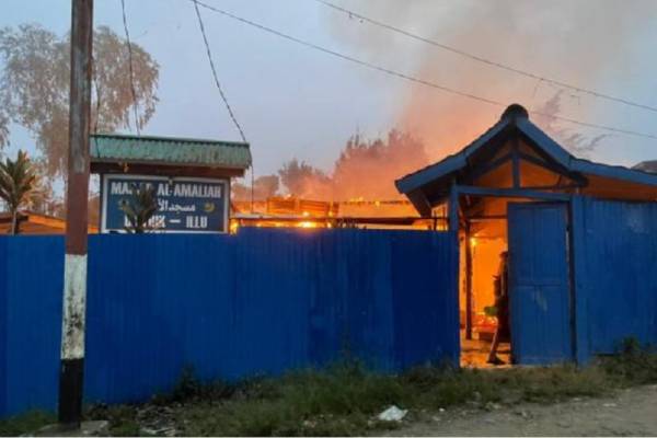 Dibakar Orang Tak Dikenal  Masjid di Puncak Jaya Papua Ludes Terbakar